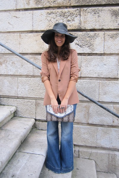 How to wear a floppy hat with short hair How to wear a floppy hat with short hair