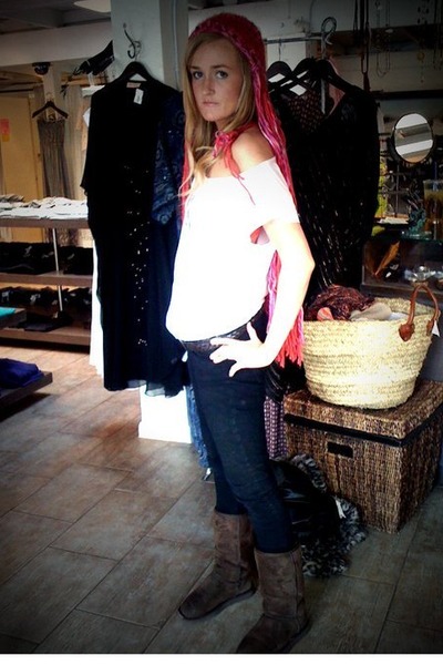 white jeans and uggs white jeans and uggs