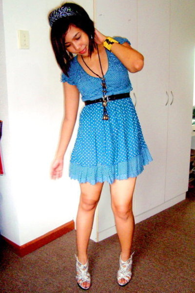 black - dress - black necklace - white shoes