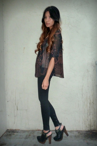 TAGS: skinny jeans Clogs With Skinny Jeans. TAGS: skinny jeans