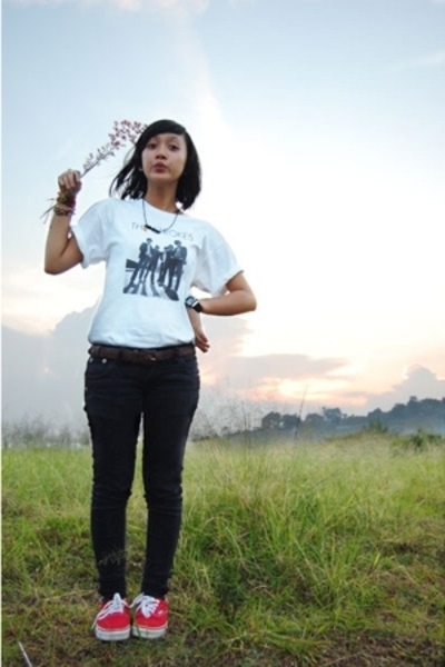 Chevillen Seyye Necklaces THE STROKES Shirts Casio Accessories Vans Shoes | U0026quot;ilalang Addict ... Chevillen Seyye Necklaces THE STROKES Shirts Casio Accessories Vans Shoes | U0026quot;ilalang Addict ...