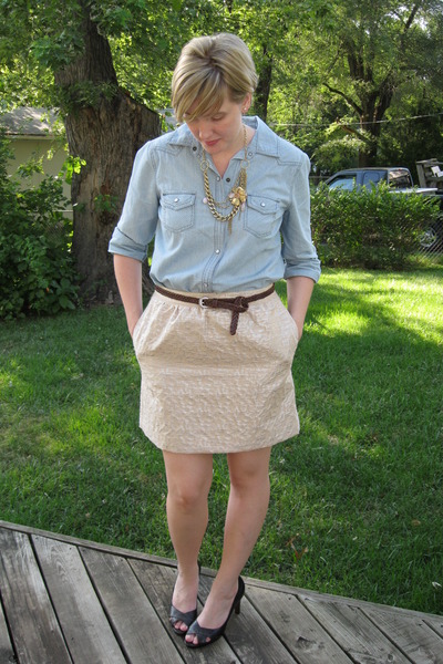 gold metallic belt. gold metallic Loft skirt