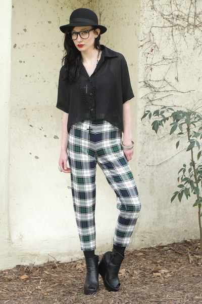 black wedge boots - black bowler vintage hat - black cropped vintage blouse - bl